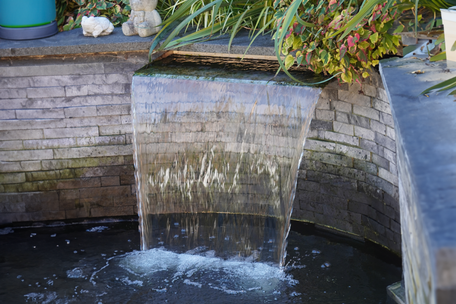 Perfecte waterval voor vijver met perfecte capaciteit